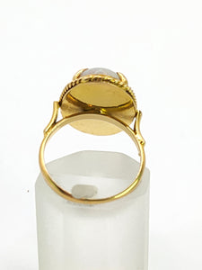 1907: Vintage: 18ct Gold Vibrant Oval Cabochon White Opal Solitaire- lovely colour play