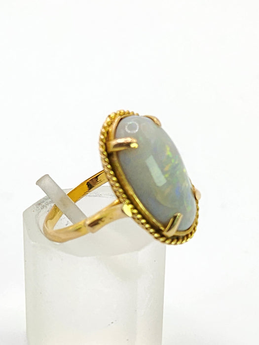 Vintage: 18ct Yellow Gold Vibrant Oval Cabochon White Opal Solitaire Ring - 6747