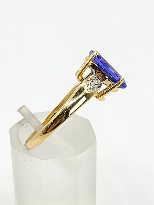 1969 Vintage: 18ct Yellow Gold Pear-Cut Tanzanite & Diamond Dress Ring