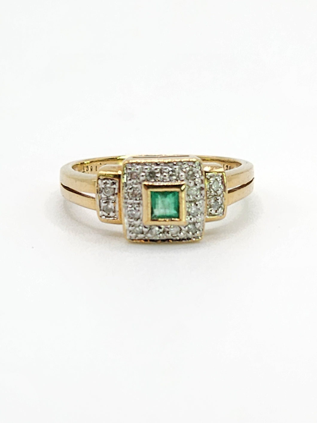 1946: Vintage: 9ct Gold Art Deco Style Emerald 16 Natural Diamonds Ring-sparkling beauty