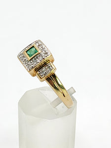 1946: Vintage: 9ct Gold Art Deco Style Emerald 16 Natural Diamonds Ring-sparkling beauty