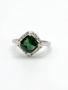 1972: Vintage: 9ct White Gold Green Tourmaline 12 Diamonds Ring- sparkling beauty