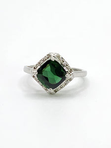 1972: Vintage: 9ct White Gold Green Tourmaline 12 Diamonds Ring- sparkling beauty