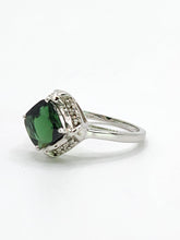 Cargar imagen en el visor de la galería, 1972: Vintage: 9ct White Gold Green Tourmaline 12 Diamonds Ring- sparkling beauty

