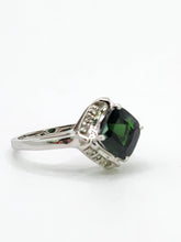 Cargar imagen en el visor de la galería, 1972: Vintage: 9ct White Gold Green Tourmaline 12 Diamonds Ring- sparkling beauty
