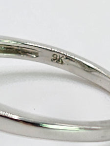 1972: Vintage: 9ct White Gold Green Tourmaline 12 Diamonds Ring- sparkling beauty