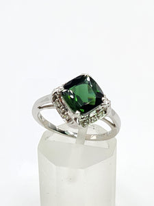 1972: Vintage: 9ct White Gold Green Tourmaline 12 Diamonds Ring- sparkling beauty