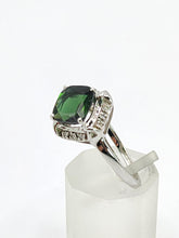 Cargar imagen en el visor de la galería, 1972: Vintage: 9ct White Gold Green Tourmaline 12 Diamonds Ring- sparkling beauty

