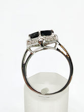 Cargar imagen en el visor de la galería, 1972: Vintage: 9ct White Gold Green Tourmaline 12 Diamonds Ring- sparkling beauty
