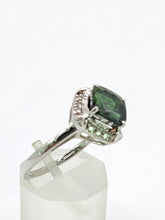 Cargar imagen en el visor de la galería, 1972: Vintage: 9ct White Gold Green Tourmaline 12 Diamonds Ring- sparkling beauty
