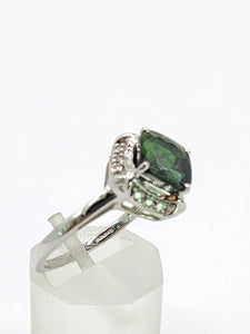 1972: Vintage: 9ct White Gold Green Tourmaline 12 Diamonds Ring- sparkling beauty