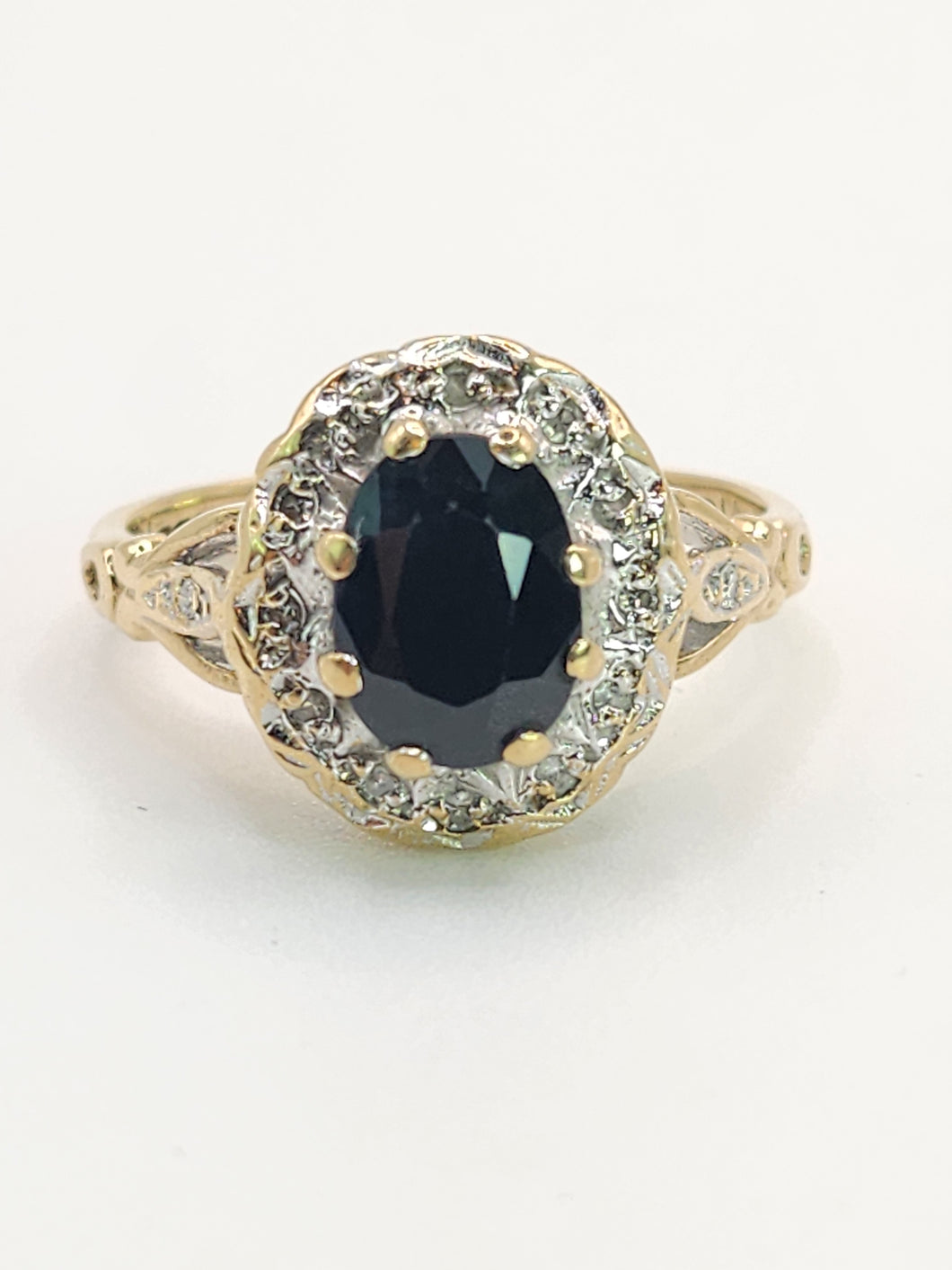 1235: Vintage: 9ct Gold Australian Blue Sapphire Diamonds Cluster Ring - the classic Diana style