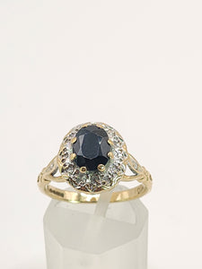 1235: Vintage: 9ct Gold Australian Blue Sapphire Diamonds Cluster Ring - the classic Diana style