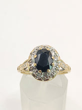 Cargar imagen en el visor de la galería, 1235: Vintage: 9ct Gold Australian Blue Sapphire Diamonds Cluster Ring - the classic Diana style
