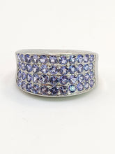 Cargar imagen en el visor de la galería, 1524: Vintage: 9ct White Gold Violet Blue Tanzanites Dress Ring
