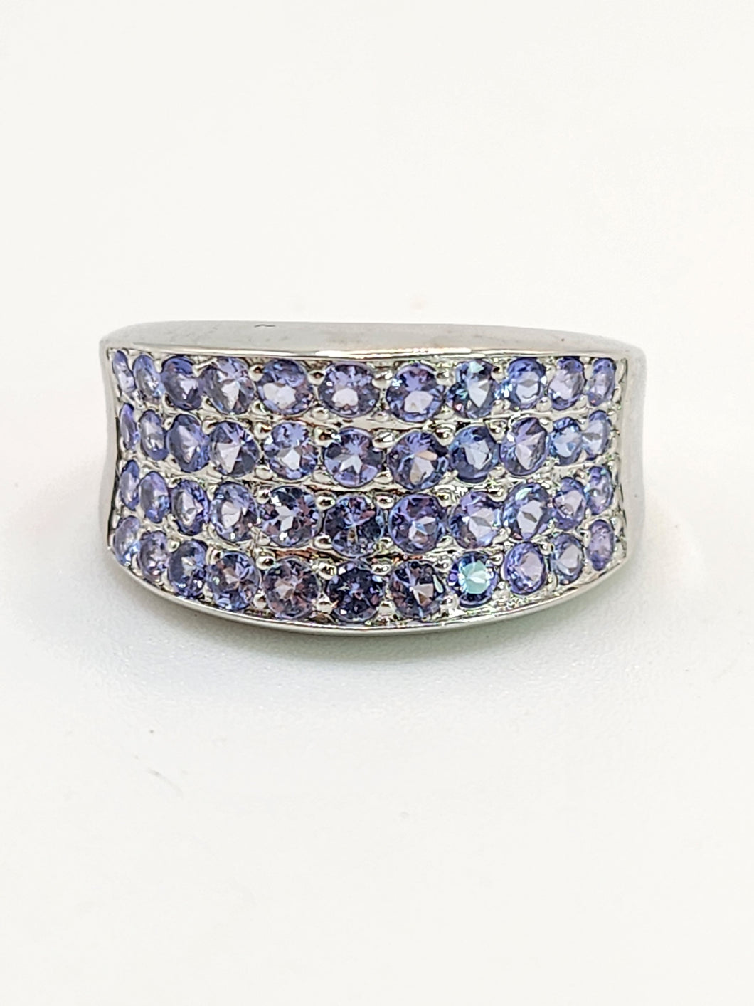 1524: Vintage: 9ct White Gold Violet Blue Tanzanites Dress Ring