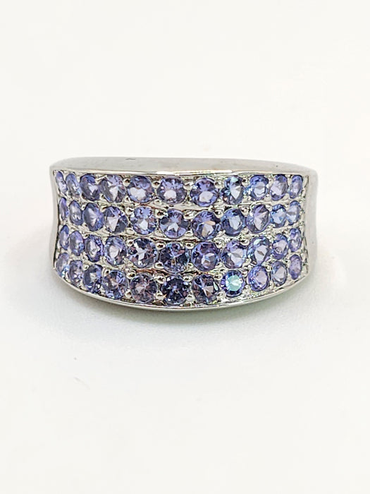 1524: Vintage: 9ct White Gold Violet Blue Tanzanites Dress Ring