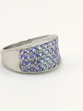 Cargar imagen en el visor de la galería, 1524: Vintage: 9ct White Gold Violet Blue Tanzanites Dress Ring
