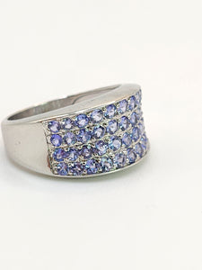 1524: Vintage: 9ct White Gold Violet Blue Tanzanites Dress Ring