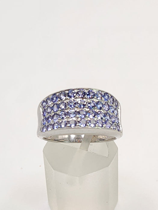 1524: Vintage: 9ct White Gold Violet Blue Tanzanites Dress Ring