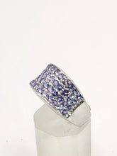 Cargar imagen en el visor de la galería, 1524: Vintage: 9ct White Gold Violet Blue Tanzanites Dress Ring
