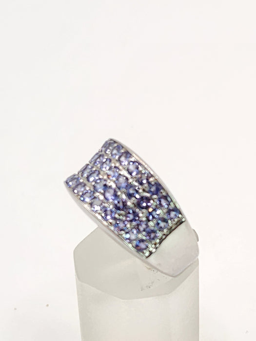 1524: Vintage: 9ct White Gold Violet Blue Tanzanites Dress Ring