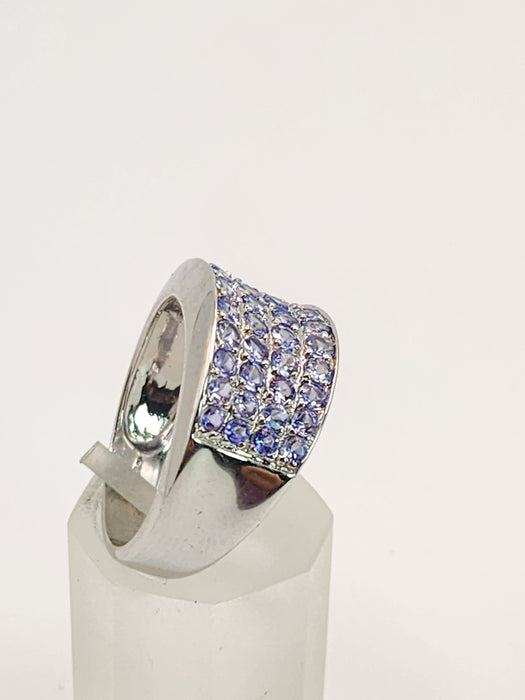 1524: Vintage: 9ct White Gold Violet Blue Tanzanites Dress Ring