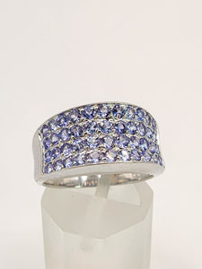 1524: Vintage: 9ct White Gold Violet Blue Tanzanites Dress Ring