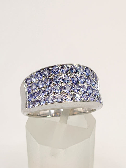 1524: Vintage: 9ct White Gold Violet Blue Tanzanites Dress Ring