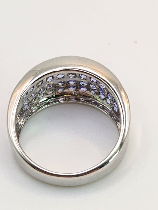 1524: Vintage: 9ct White Gold Violet Blue Tanzanites Dress Ring