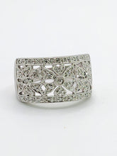 Cargar imagen en el visor de la galería, 1752: Vintage: 9ct White Gold Openwork 39 Natural Diamonds Statement Ring- Eye candy
