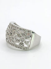 Cargar imagen en el visor de la galería, 1752: Vintage: 9ct White Gold Openwork 39 Natural Diamonds Statement Ring- Eye candy
