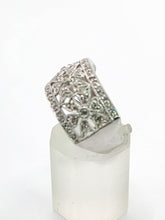 Cargar imagen en el visor de la galería, 1752: Vintage: 9ct White Gold Openwork 39 Natural Diamonds Statement Ring- Eye candy
