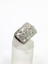 Cargar imagen en el visor de la galería, 1752: Vintage: 9ct White Gold Openwork 39 Natural Diamonds Statement Ring- Eye candy
