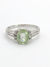 Cargar imagen en el visor de la galería, 1785: Vintage: 9ct White Gold Mint Green Paraiba Tourmaline Glacier Topaz Dress Ring- crisp, clean, eye-candy
