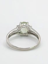 Cargar imagen en el visor de la galería, 1785: Vintage: 9ct White Gold Mint Green Paraiba Tourmaline Glacier Topaz Dress Ring- crisp, clean, eye-candy
