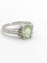 Cargar imagen en el visor de la galería, 1785: Vintage: 9ct White Gold Mint Green Paraiba Tourmaline Glacier Topaz Dress Ring- crisp, clean, eye-candy
