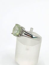 Cargar imagen en el visor de la galería, 1785: Vintage: 9ct White Gold Mint Green Paraiba Tourmaline Glacier Topaz Dress Ring- crisp, clean, eye-candy
