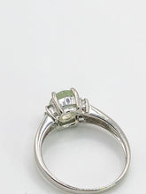Cargar imagen en el visor de la galería, 1785: Vintage: 9ct White Gold Mint Green Paraiba Tourmaline Glacier Topaz Dress Ring- crisp, clean, eye-candy
