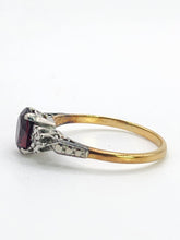 Cargar imagen en el visor de la galería, 1830: Vintage: 18ct Gold Almandine Garnet Diamonds 3-Stone Straight Ring- Superb

