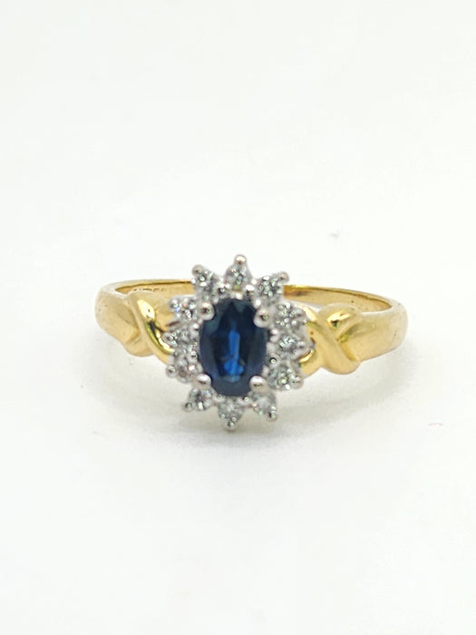 6525 Vintage: 18ct Yellow Gold Sapphire & Diamond Oval Cluster Ring