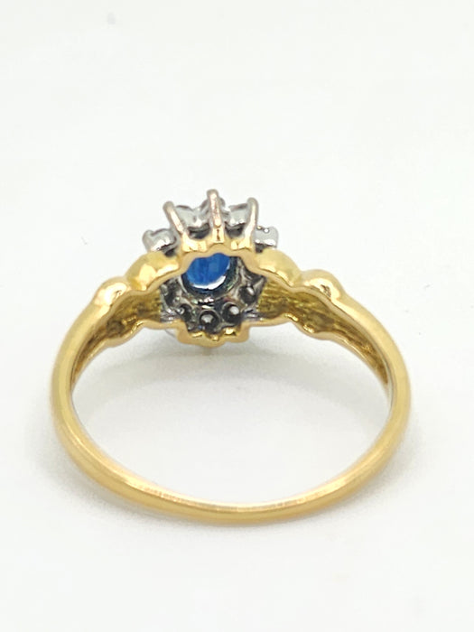 6525 Vintage: 18ct Yellow Gold Sapphire & Diamond Oval Cluster Ring