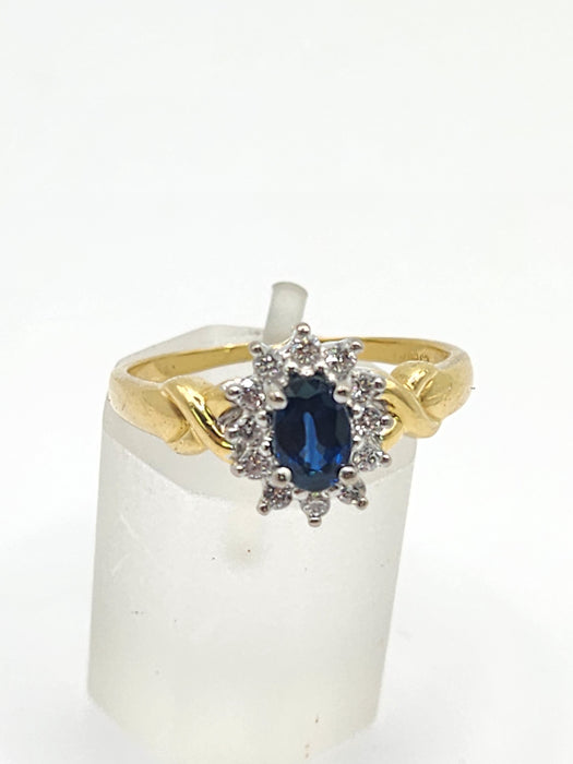 6525 Vintage: 18ct Yellow Gold Sapphire & Diamond Oval Cluster Ring
