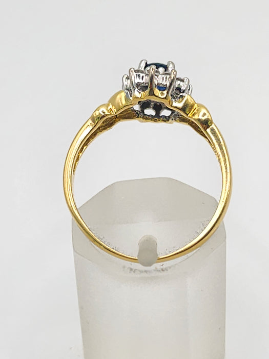 6525 Vintage: 18ct Yellow Gold Sapphire & Diamond Oval Cluster Ring