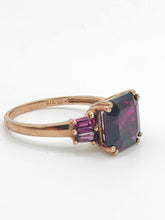 Cargar imagen en el visor de la galería, 1993: Vintage: 9ct Rose Gold Rhodolite Garnets Cocktail Ring- Pink Gold Purple Garnets
