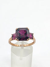 Cargar imagen en el visor de la galería, 1993: Vintage: 9ct Rose Gold Rhodolite Garnets Cocktail Ring- Pink Gold Purple Garnets
