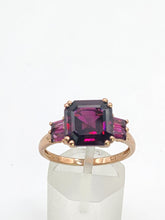 Cargar imagen en el visor de la galería, 1993: Vintage: 9ct Rose Gold Rhodolite Garnets Cocktail Ring- Pink Gold Purple Garnets
