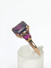 Cargar imagen en el visor de la galería, 1993: Vintage: 9ct Rose Gold Rhodolite Garnets Cocktail Ring- Pink Gold Purple Garnets
