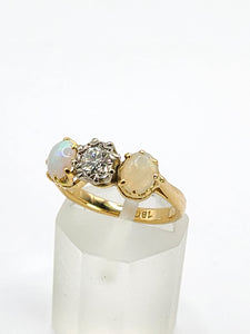 2024: Vintage18ct Gold Diamond White Opals 3-Stone Straight Ring- a rare find