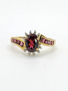 1835: Vintage; 9ct Gold 9 Garnets 10 Diamonds Cocktail Ring- FAB